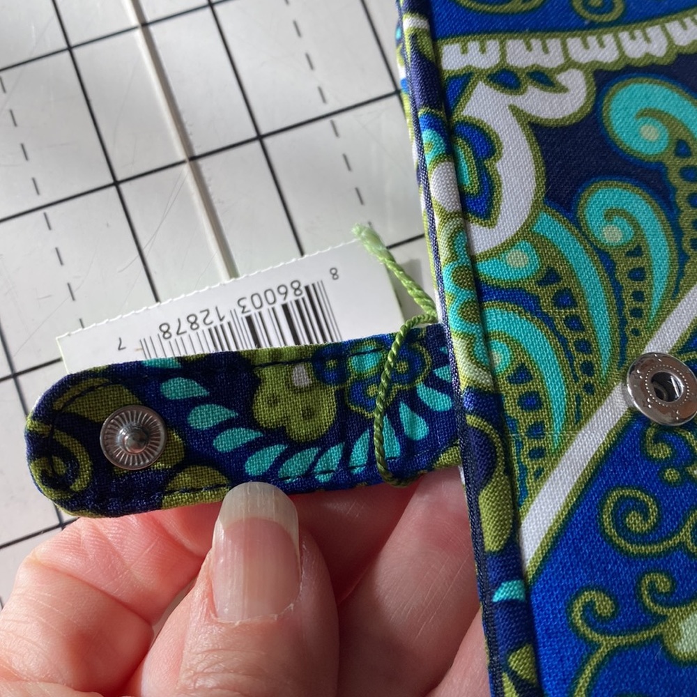 NWT Vera Bradley Passport ID Cover Rhythm & Blues Greens Aqua White Navy - Picture 15 of 16